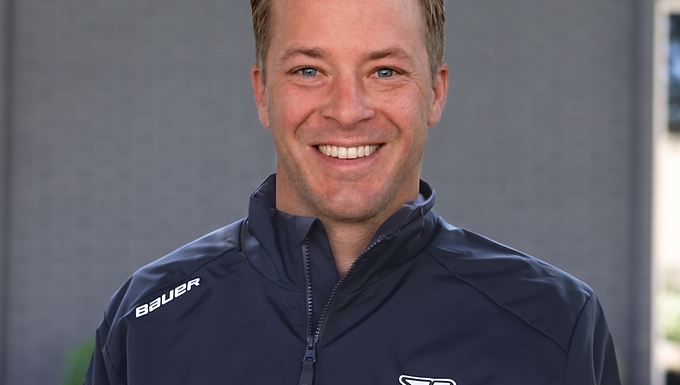 Entering his fifth season coaching at the 2014 and 2017 levels, Charlie is a highly hands-on coach who is hyper focused on overall skill development and is always looking to stay ahead of the curve with teaching skills most kids 2-3 years older are trying to learn. He challenges his players to be creative and play the game with passion, while demanding they always compete and be great teammates.
As a player, Charlie played 4 years at the University of Michigan, where he was part of 2 Frozen Four teams, 3 CCHA Regular Season Championship teams, and 3 CCHA Playoff Championship teams, playing for Red Berenson. Prior to UofM, Charlie played two seasons in the NAHL with the Springfield and Capital Centre. Prior to juniors, he was a 2x State Champion and 2x National Championship Finalist in midget majors.